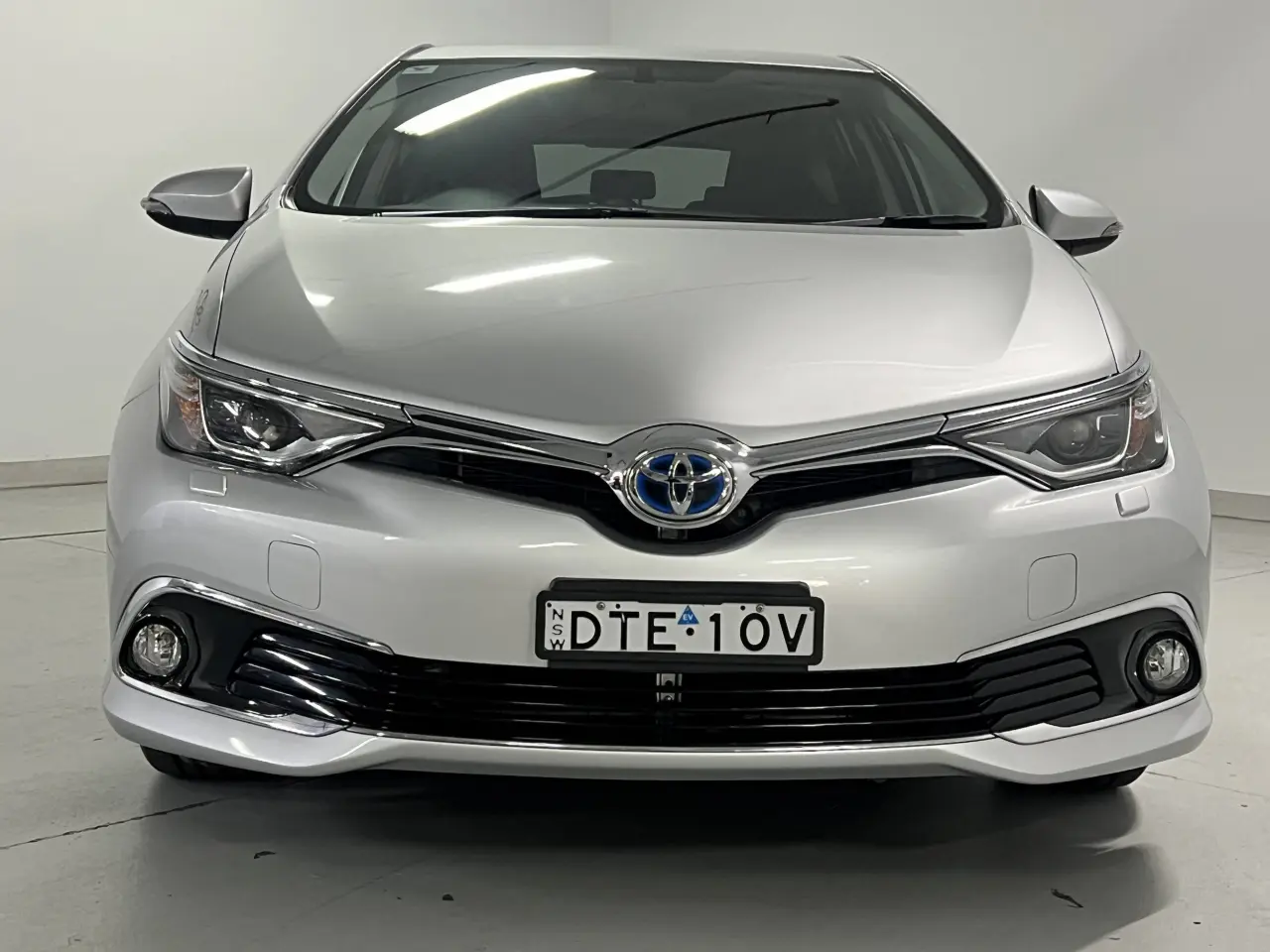 2017 TOYOTA COROLLA Gallery Image 3