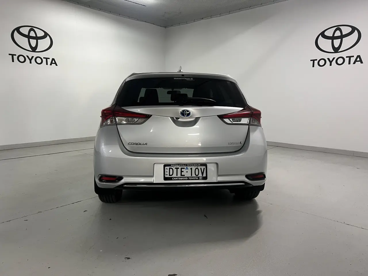 2017 TOYOTA COROLLA Gallery Image 6