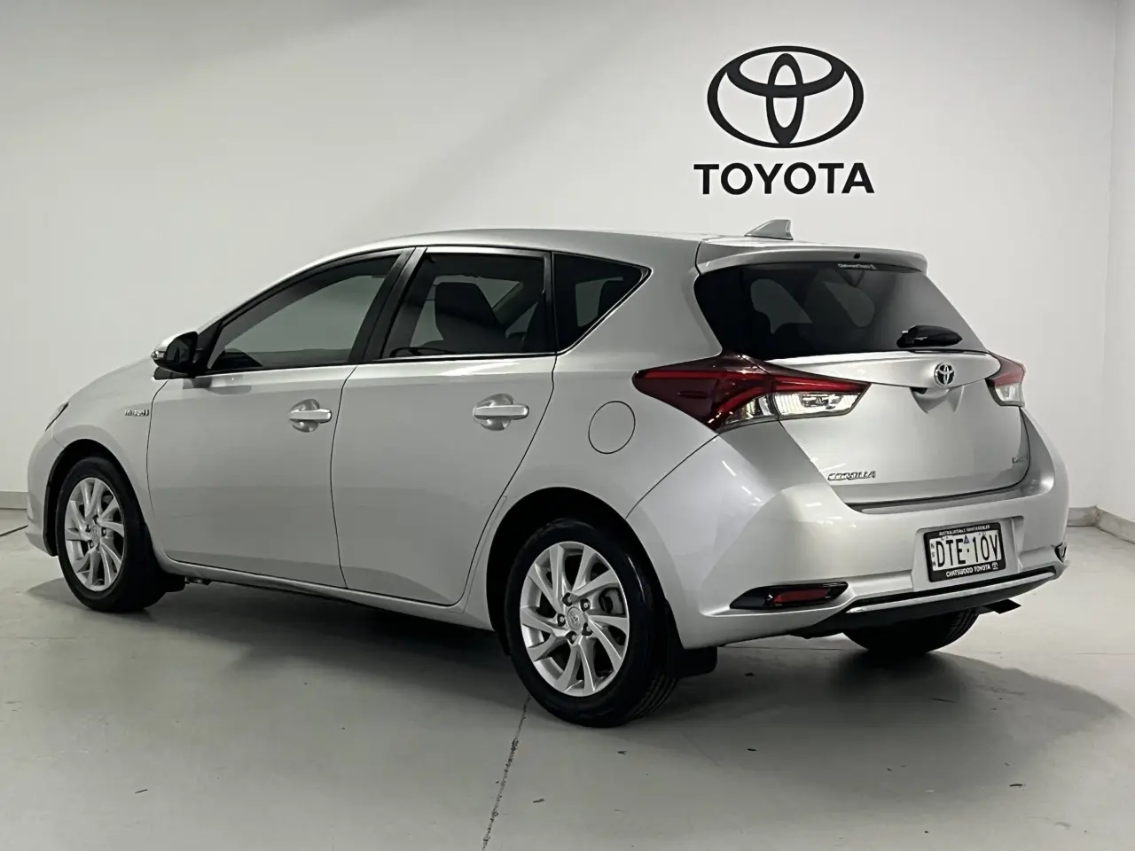 2017 TOYOTA COROLLA Gallery Image 8