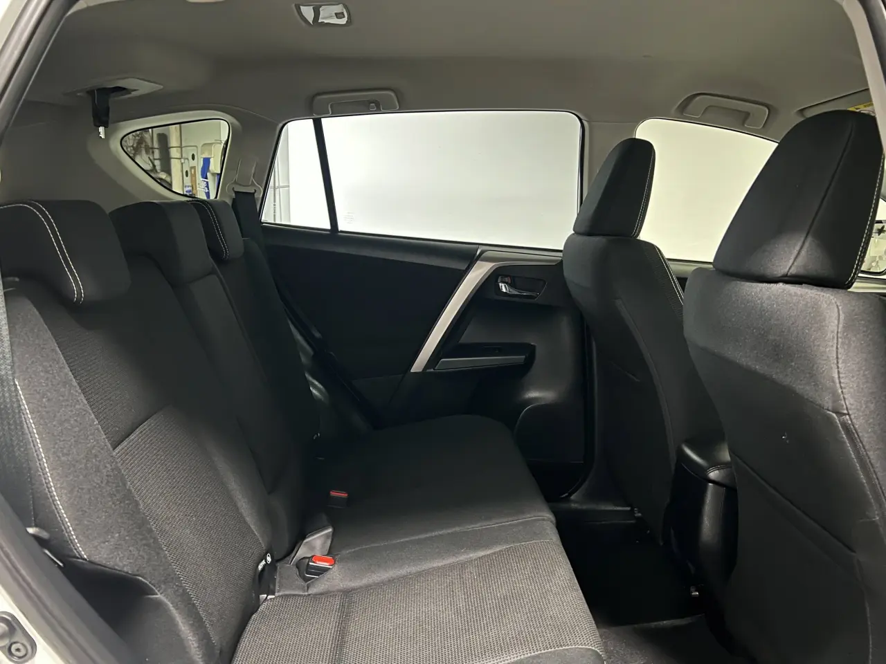 2018 TOYOTA RAV4 Gallery Image 11