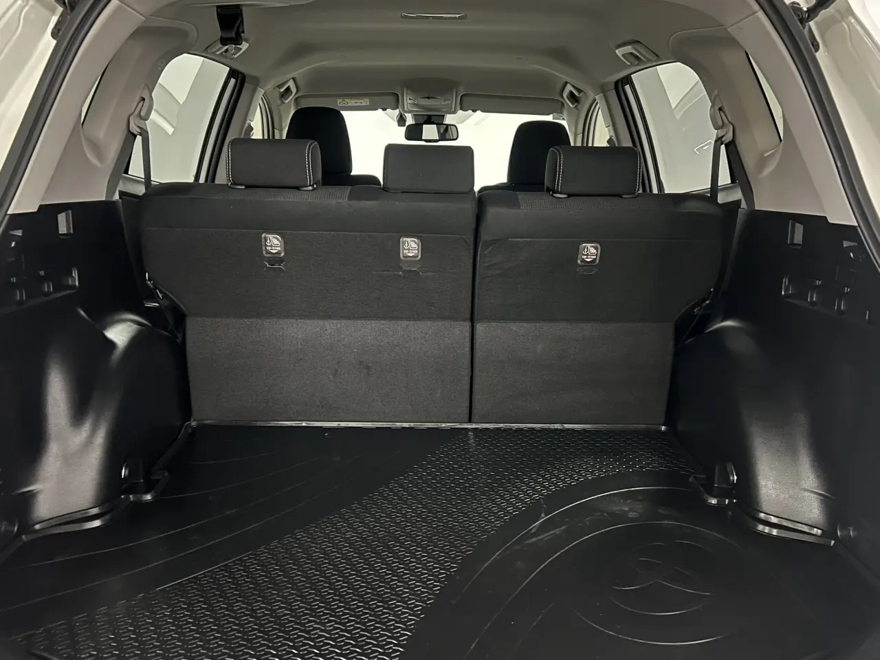 2018 TOYOTA RAV4 Gallery Image 12