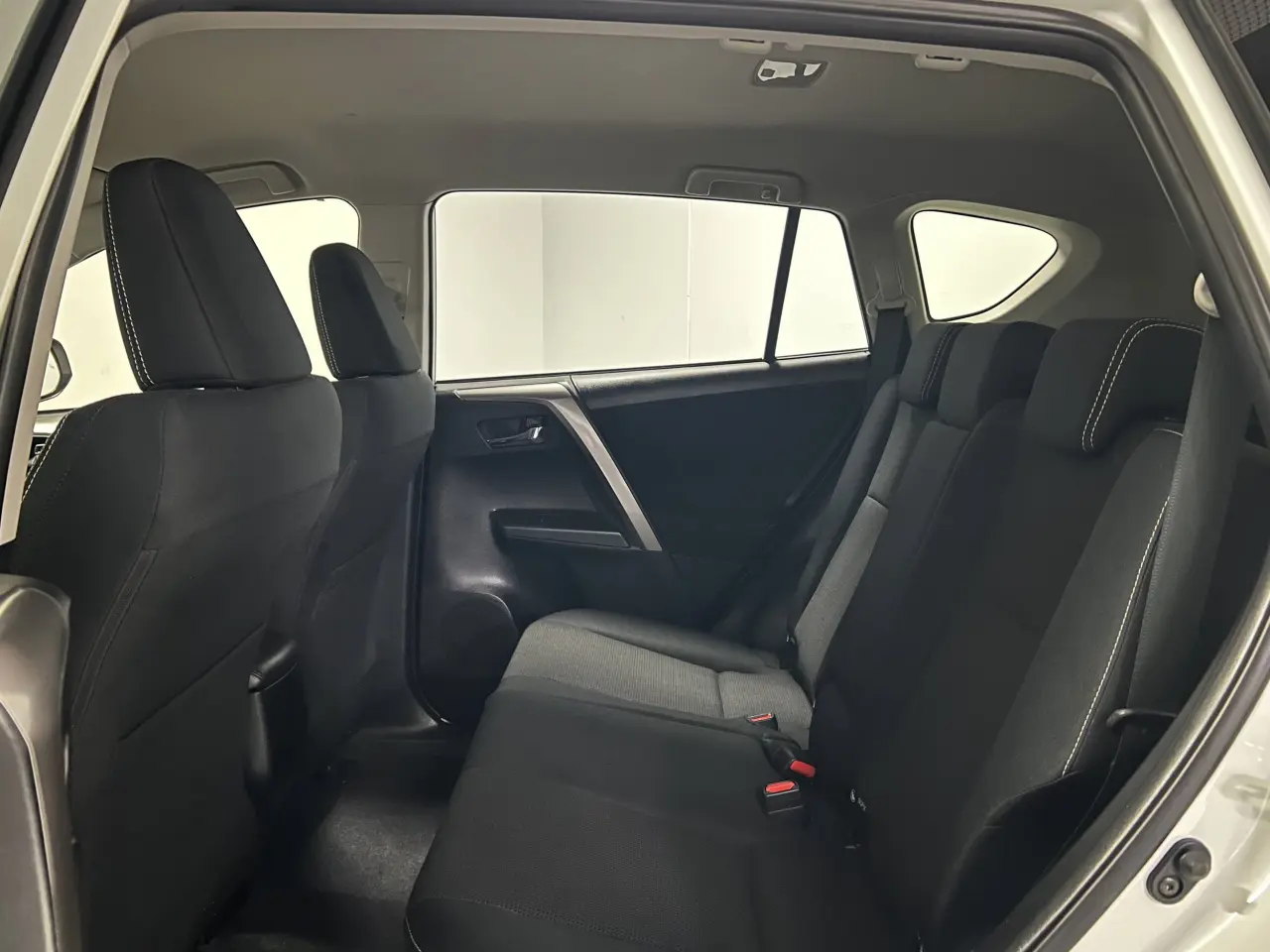 2018 TOYOTA RAV4 Gallery Image 13