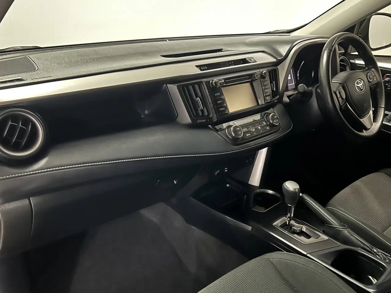 2018 TOYOTA RAV4 Gallery Image 14