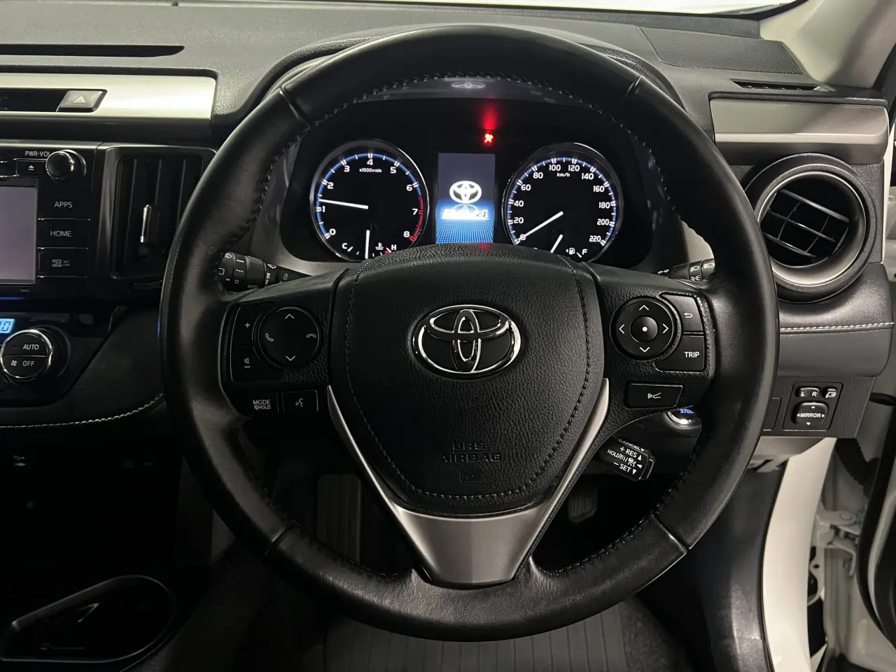 2018 TOYOTA RAV4 Gallery Image 16