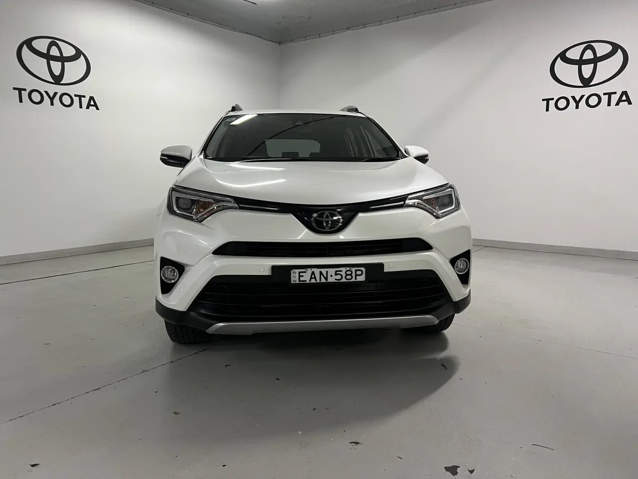 2018 TOYOTA RAV4 Gallery Image 2