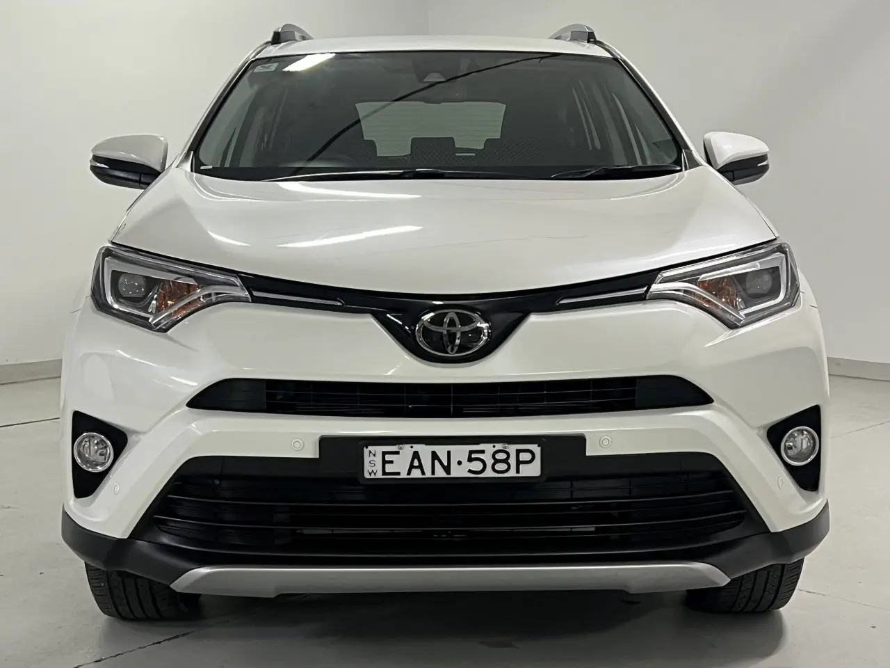 2018 TOYOTA RAV4 Gallery Image 3