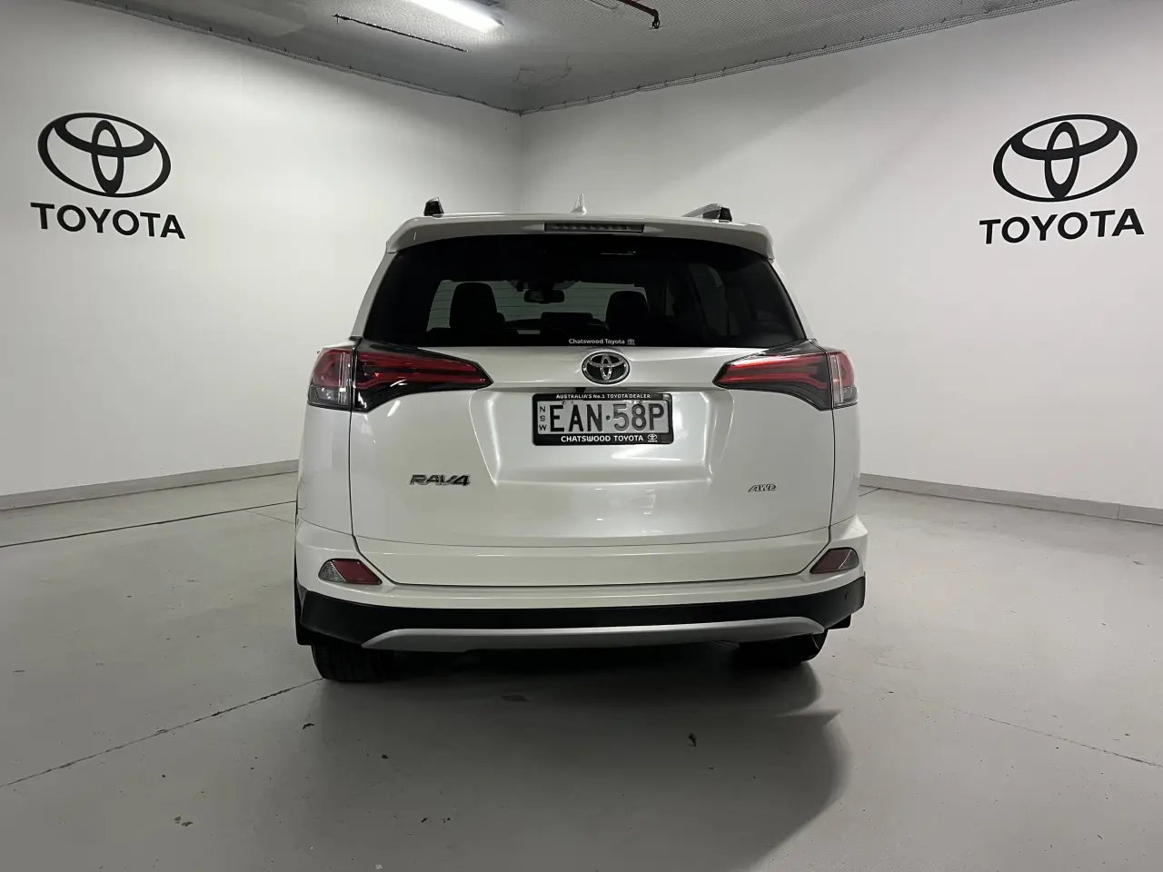 2018 TOYOTA RAV4 Gallery Image 6