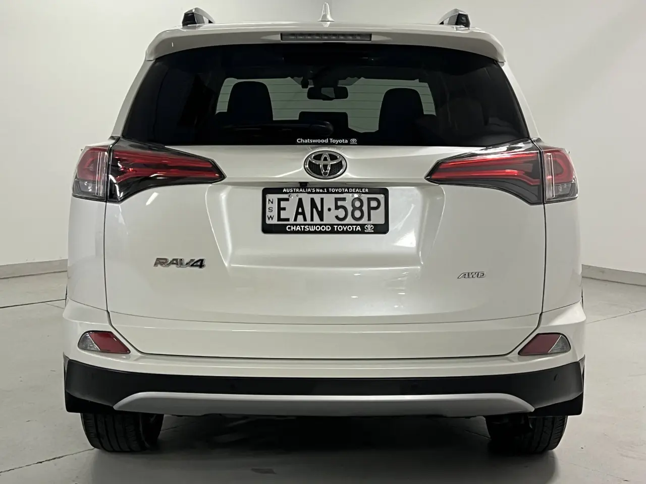 2018 TOYOTA RAV4 Gallery Image 7