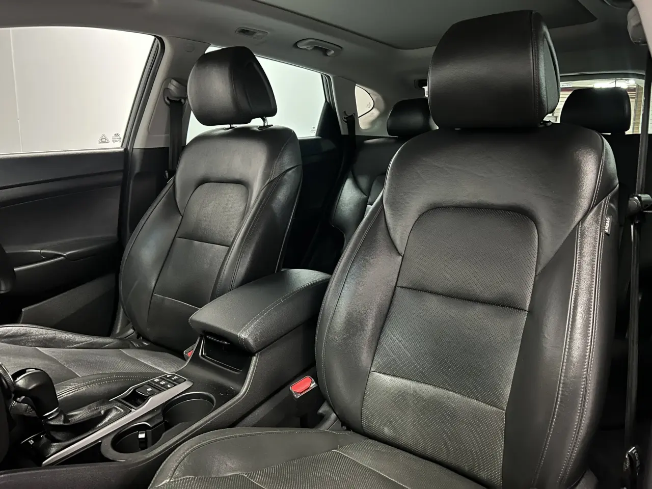 2018 HYUNDAI TUCSON Gallery Image 16