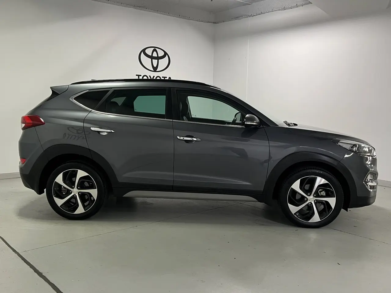 2018 HYUNDAI TUCSON Gallery Image 4