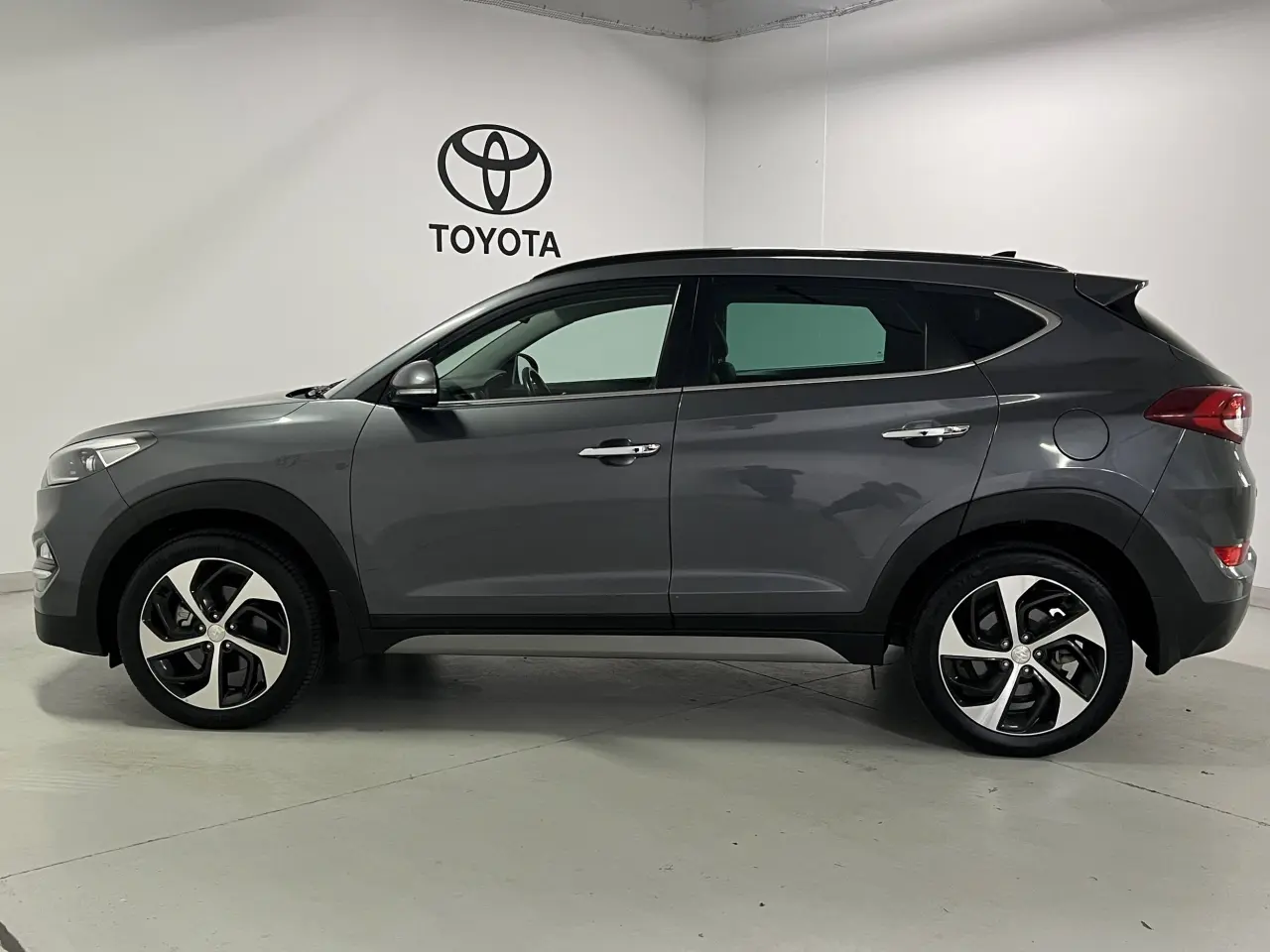 2018 HYUNDAI TUCSON Gallery Image 9