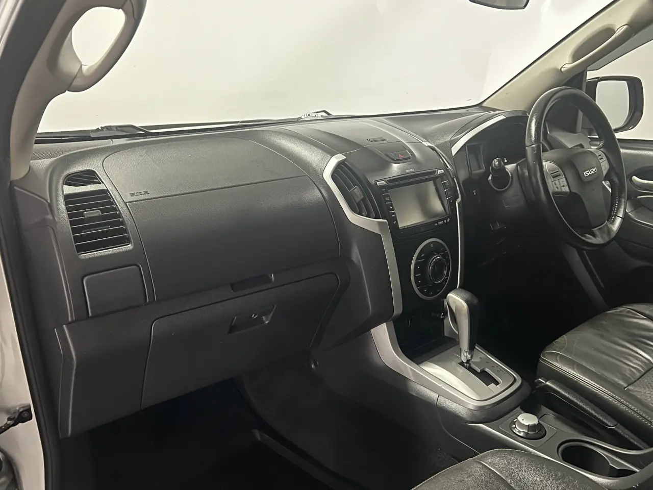 2014 ISUZU MU-X Gallery Image 15