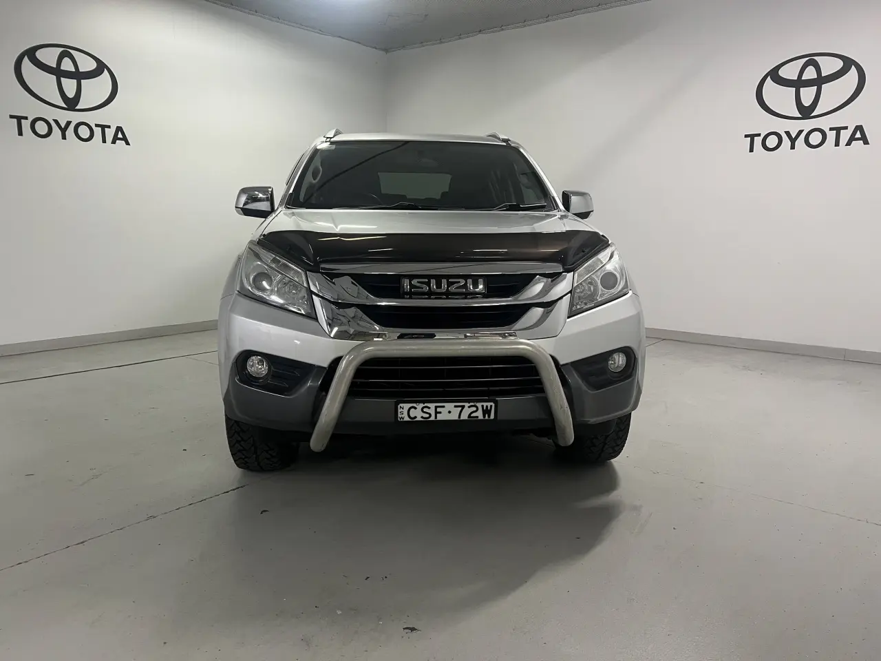2014 ISUZU MU-X Gallery Image 2