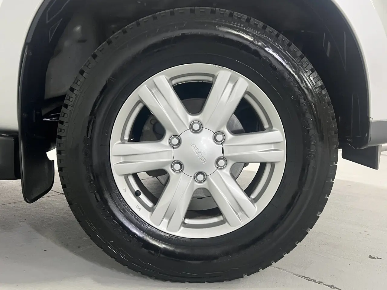2014 ISUZU MU-X Gallery Image 5