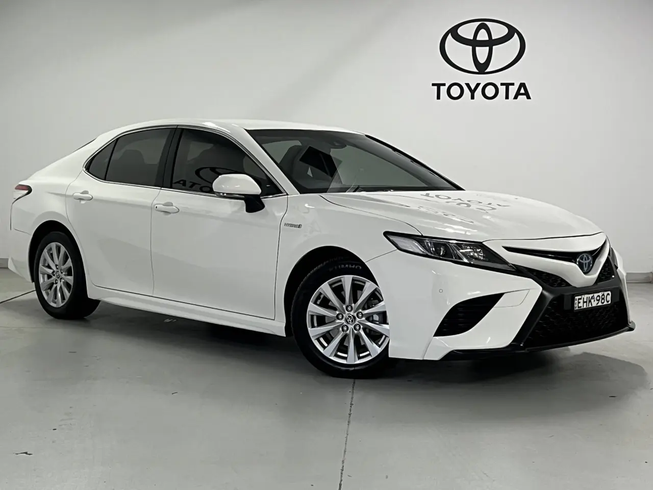 2020 TOYOTA CAMRY HYBRID Gallery Image 1