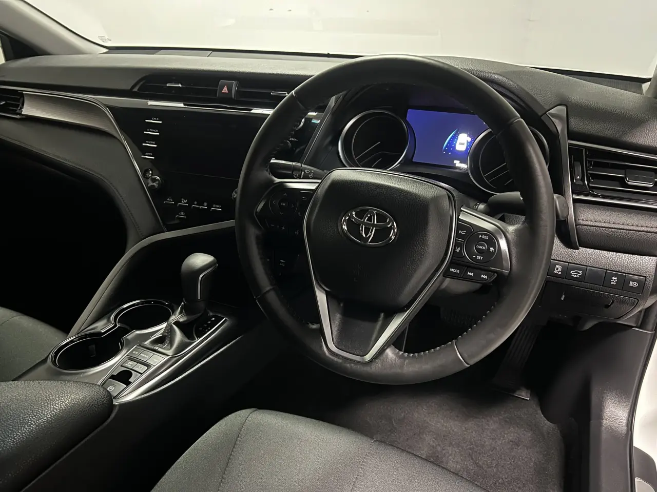 2020 TOYOTA CAMRY HYBRID Gallery Image 10