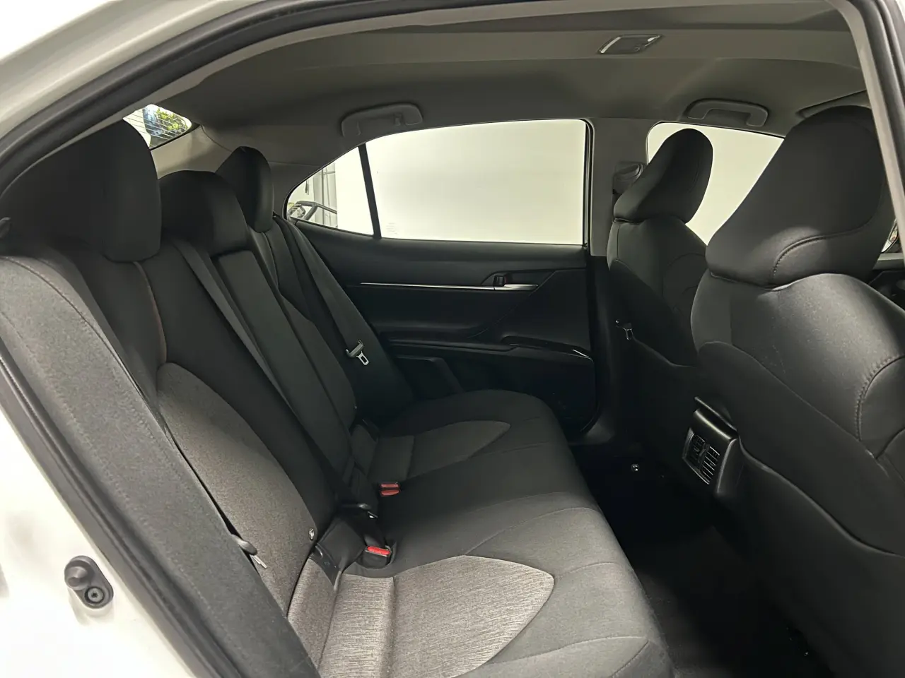 2020 TOYOTA CAMRY HYBRID Gallery Image 11