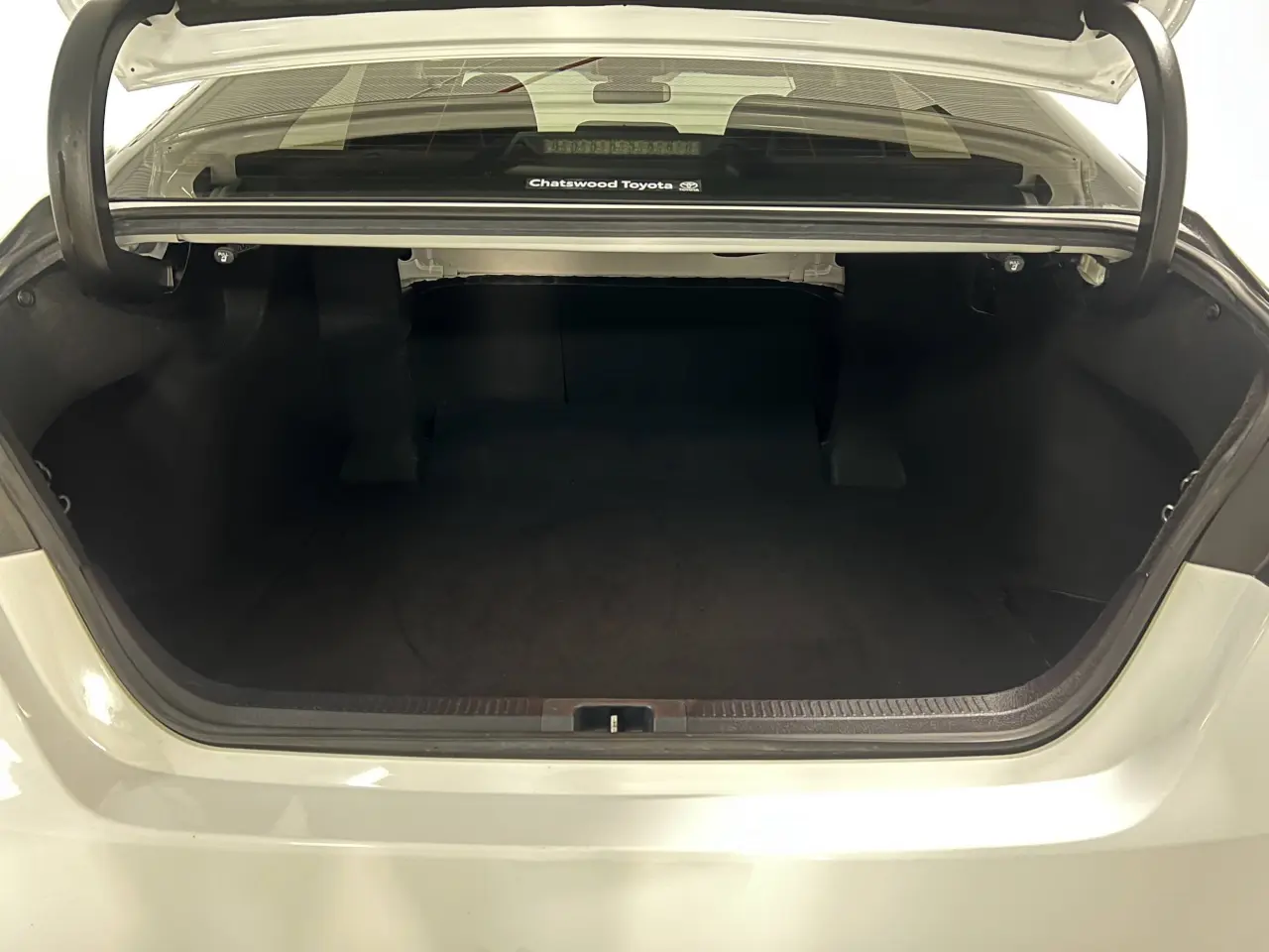 2020 TOYOTA CAMRY HYBRID Gallery Image 12
