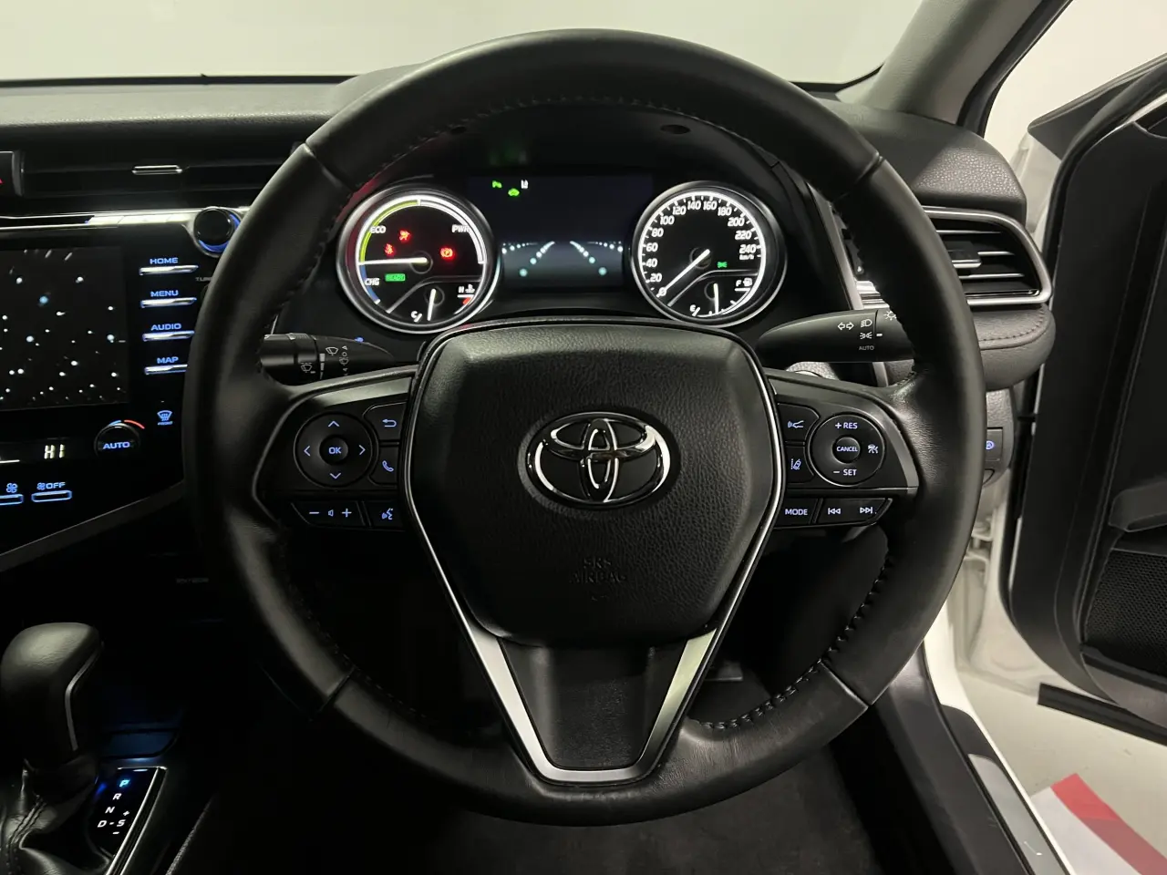2020 TOYOTA CAMRY HYBRID Gallery Image 16