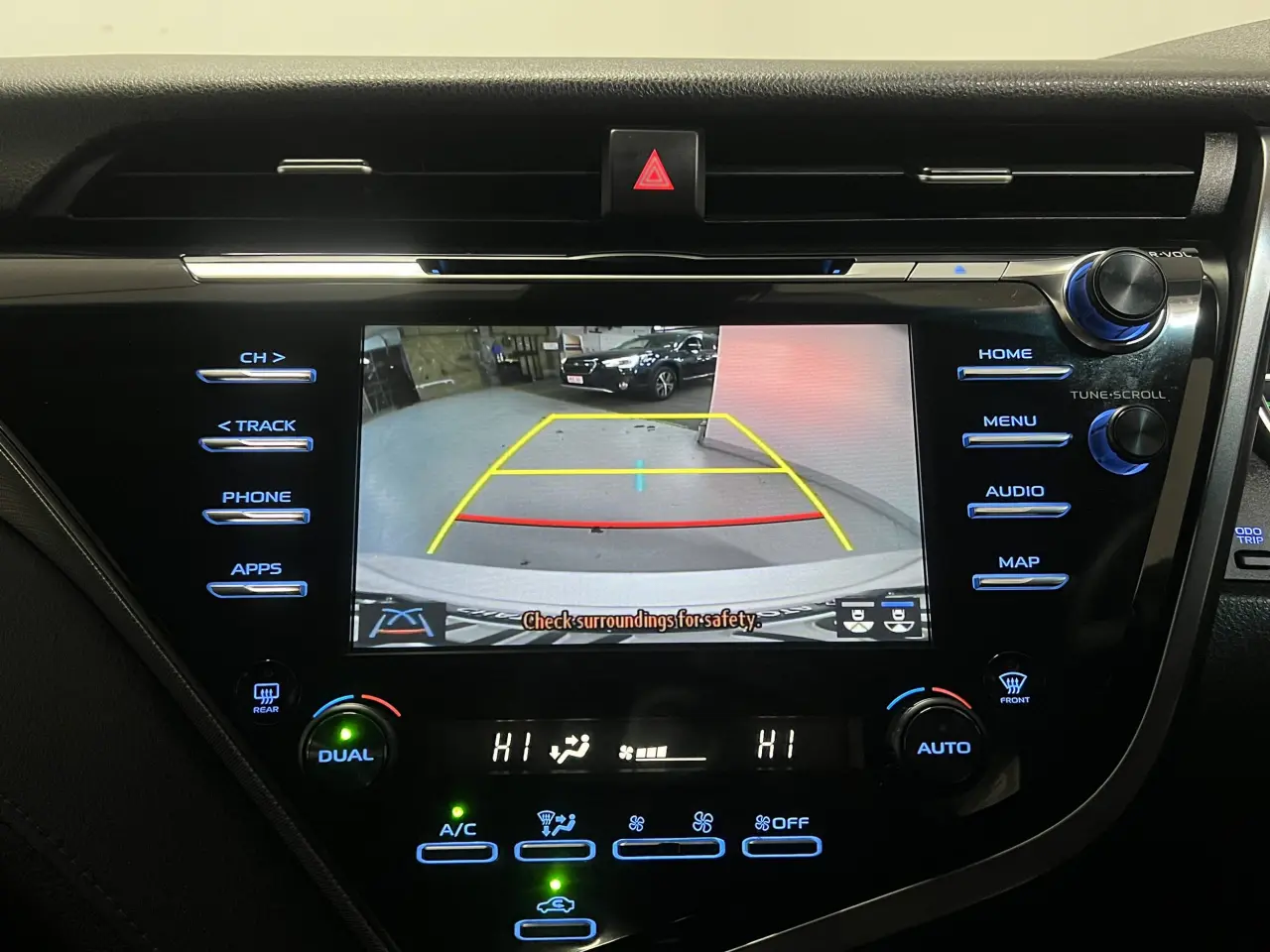 2020 TOYOTA CAMRY HYBRID Gallery Image 18