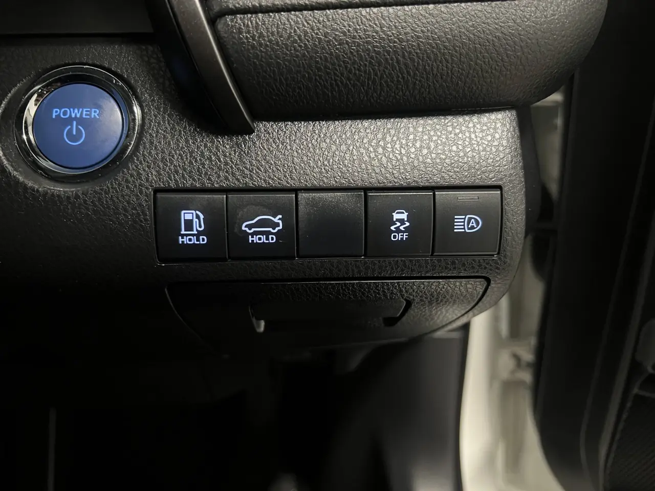 2020 TOYOTA CAMRY HYBRID Gallery Image 20