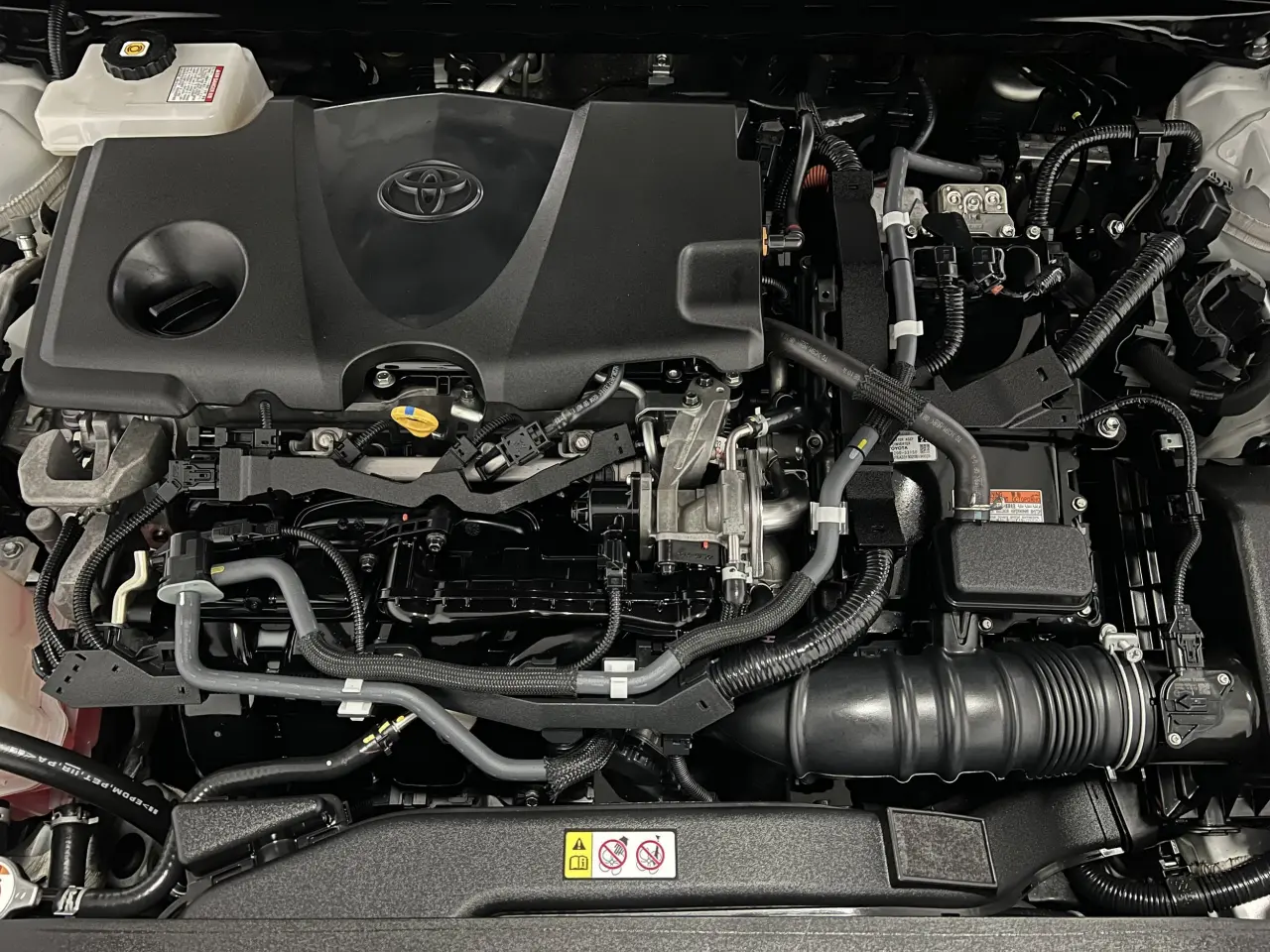 2020 TOYOTA CAMRY HYBRID Gallery Image 21