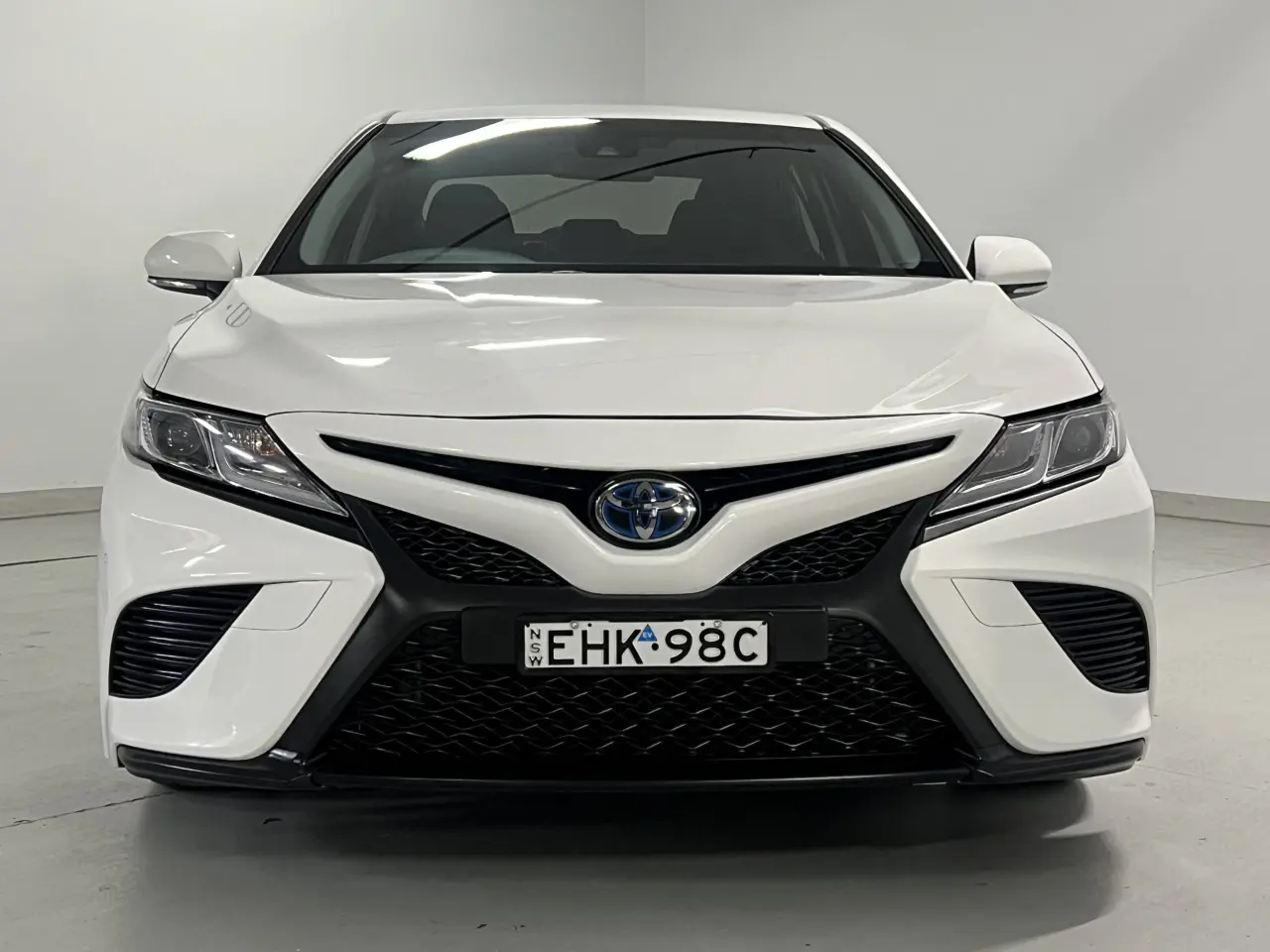 2020 TOYOTA CAMRY HYBRID Gallery Image 3