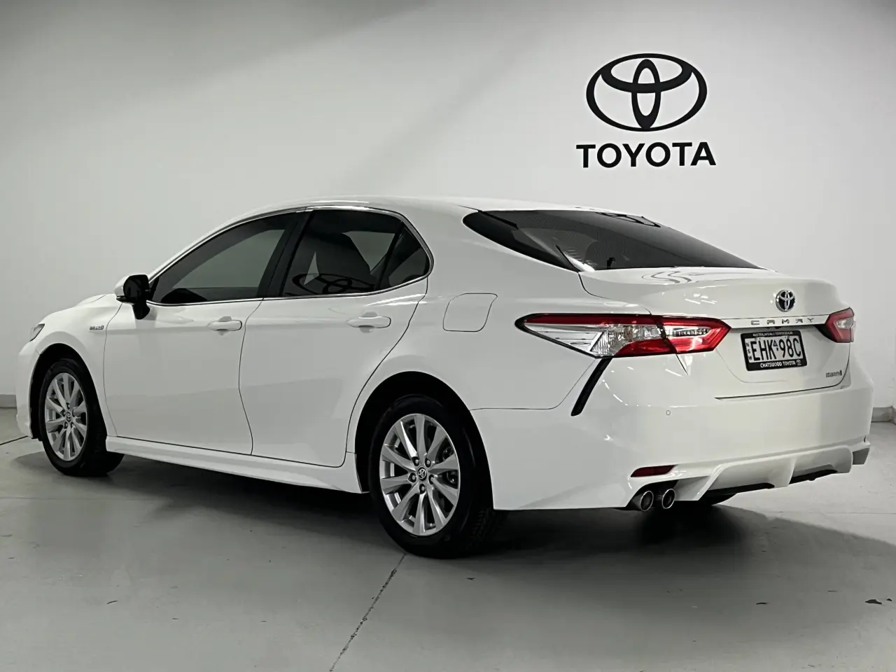2020 TOYOTA CAMRY HYBRID Gallery Image 8