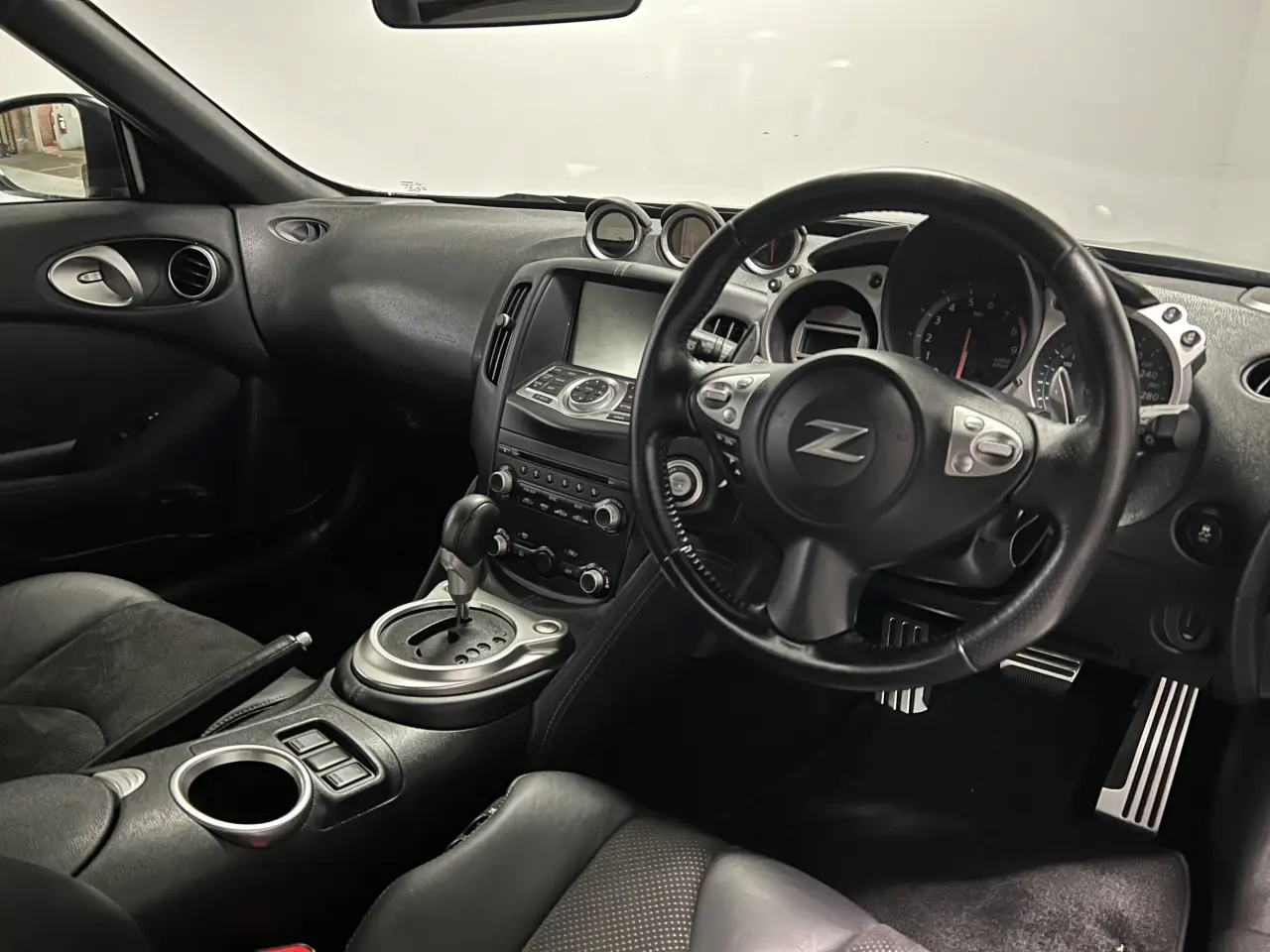 2011 NISSAN 370Z Gallery Image 11