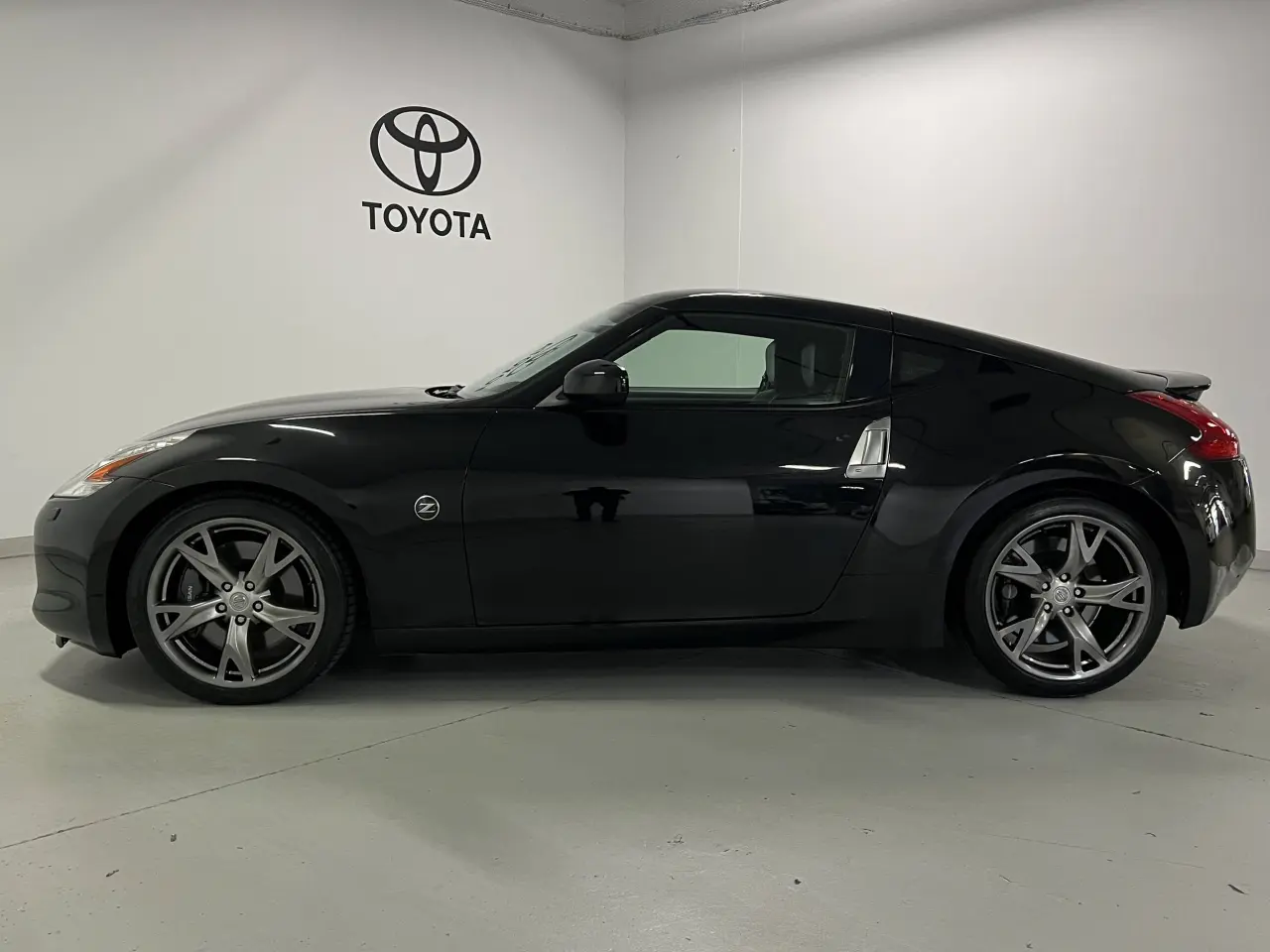 2011 NISSAN 370Z Gallery Image 9