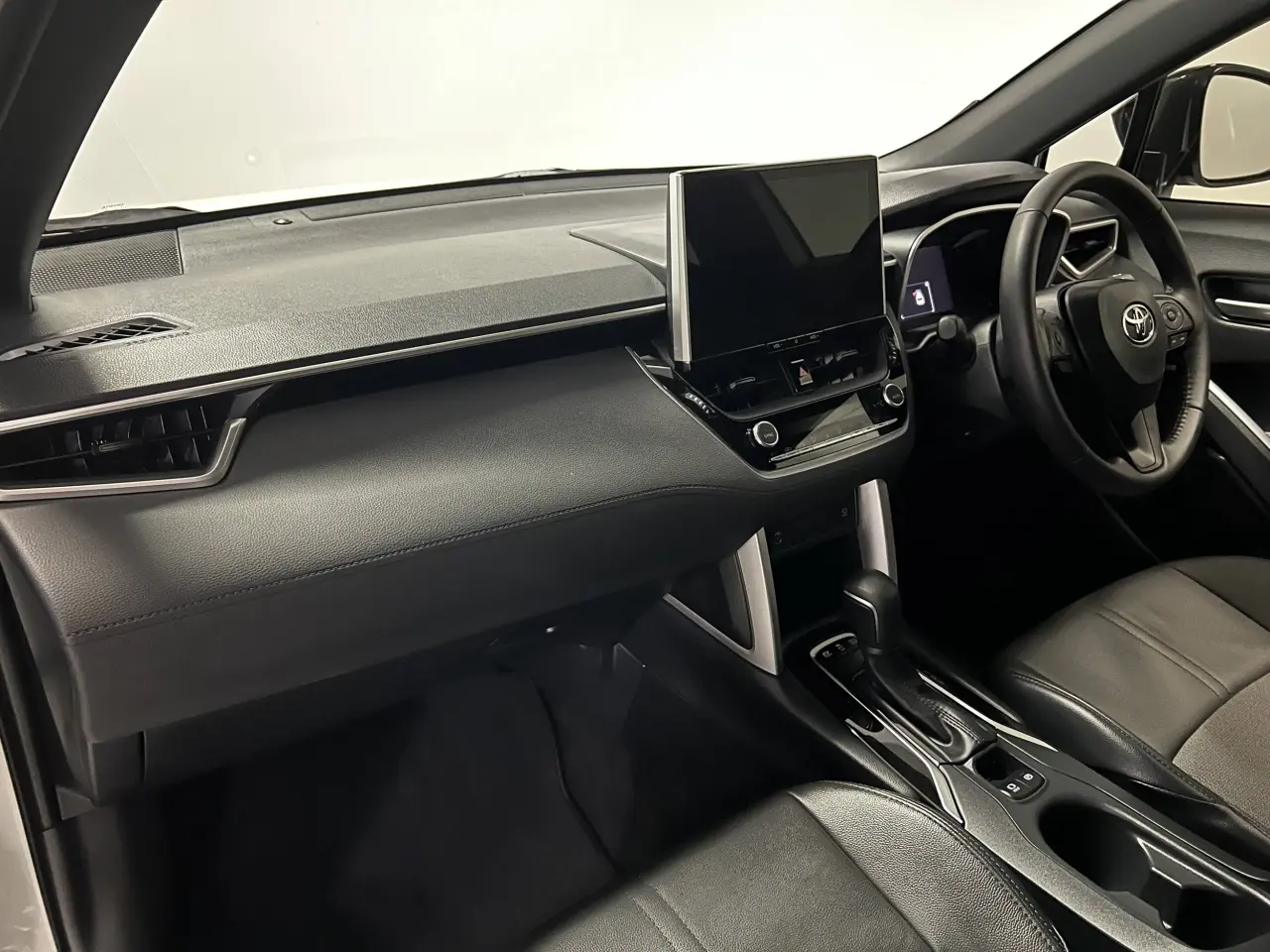 2024 TOYOTA COROLLA CROSS HYBRID Gallery Image 13