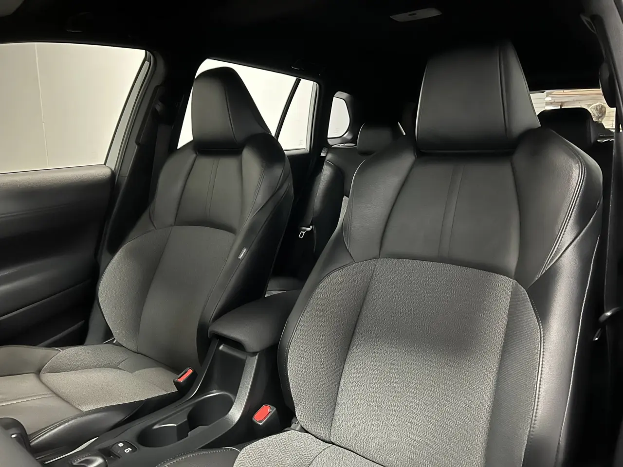 2024 TOYOTA COROLLA CROSS HYBRID Gallery Image 14