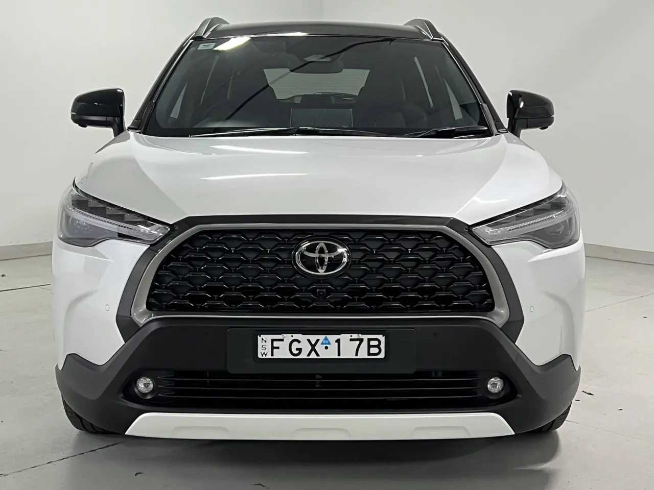 2024 TOYOTA COROLLA CROSS HYBRID Gallery Image 3