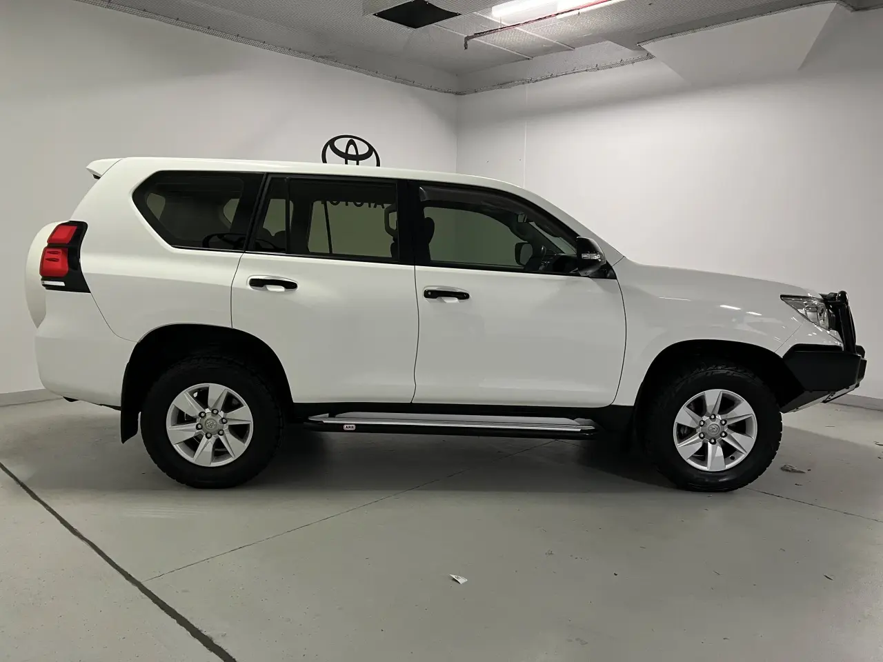 2019 TOYOTA PRADO Gallery Image 4