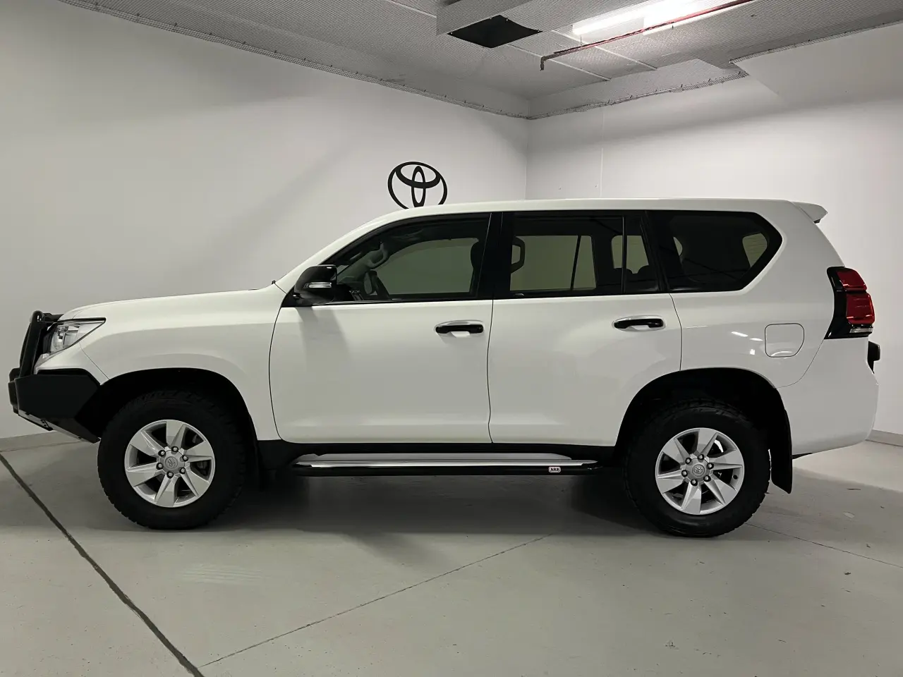 2019 TOYOTA PRADO Gallery Image 9