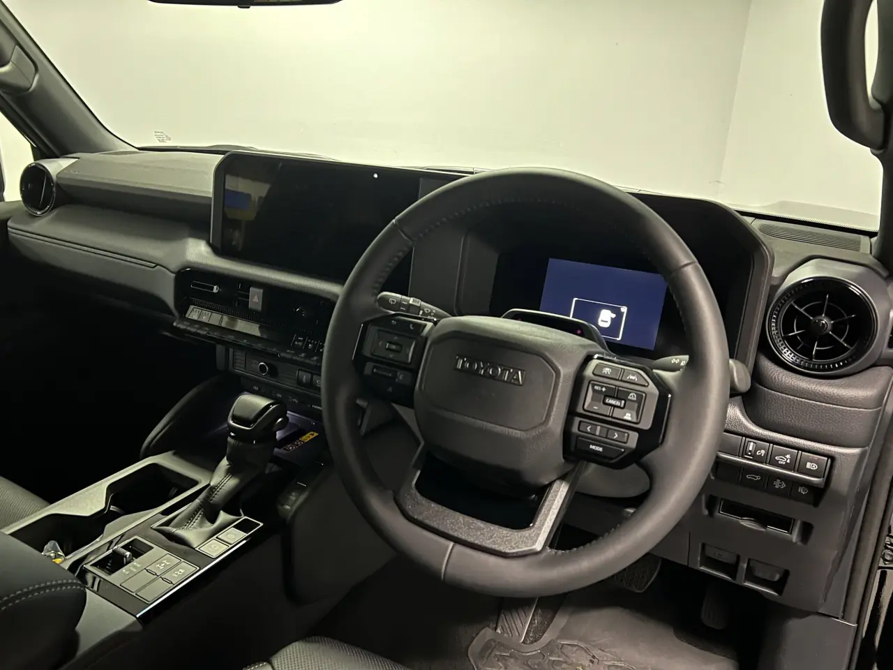 2025 TOYOTA PRADO Gallery Image 10