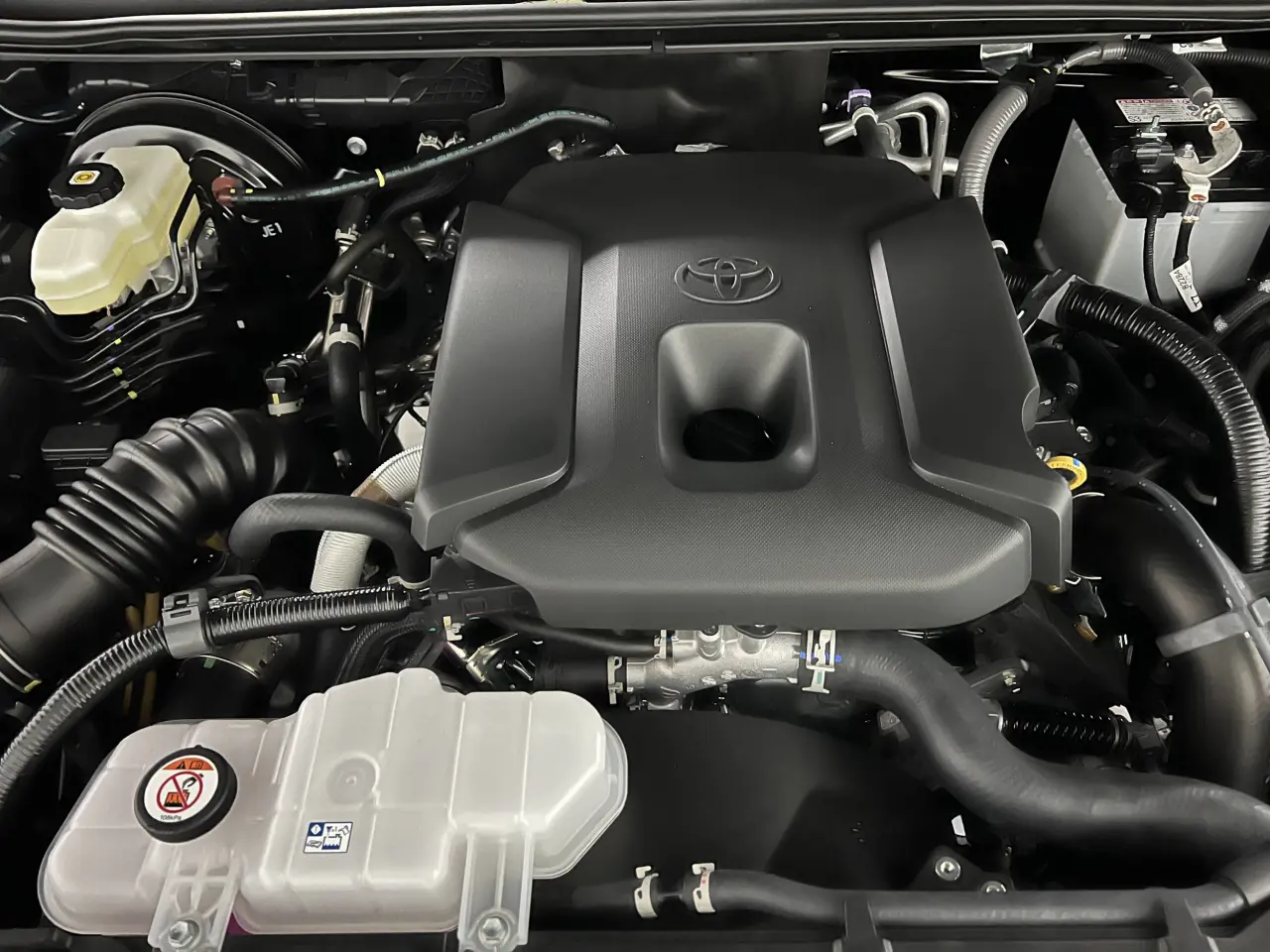 2025 TOYOTA PRADO Gallery Image 23