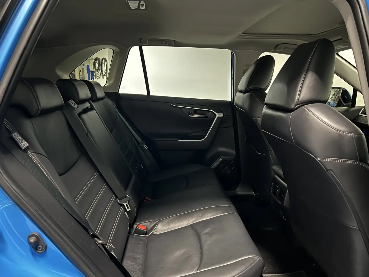 2020 TOYOTA RAV4 HYBRID Gallery Image 11