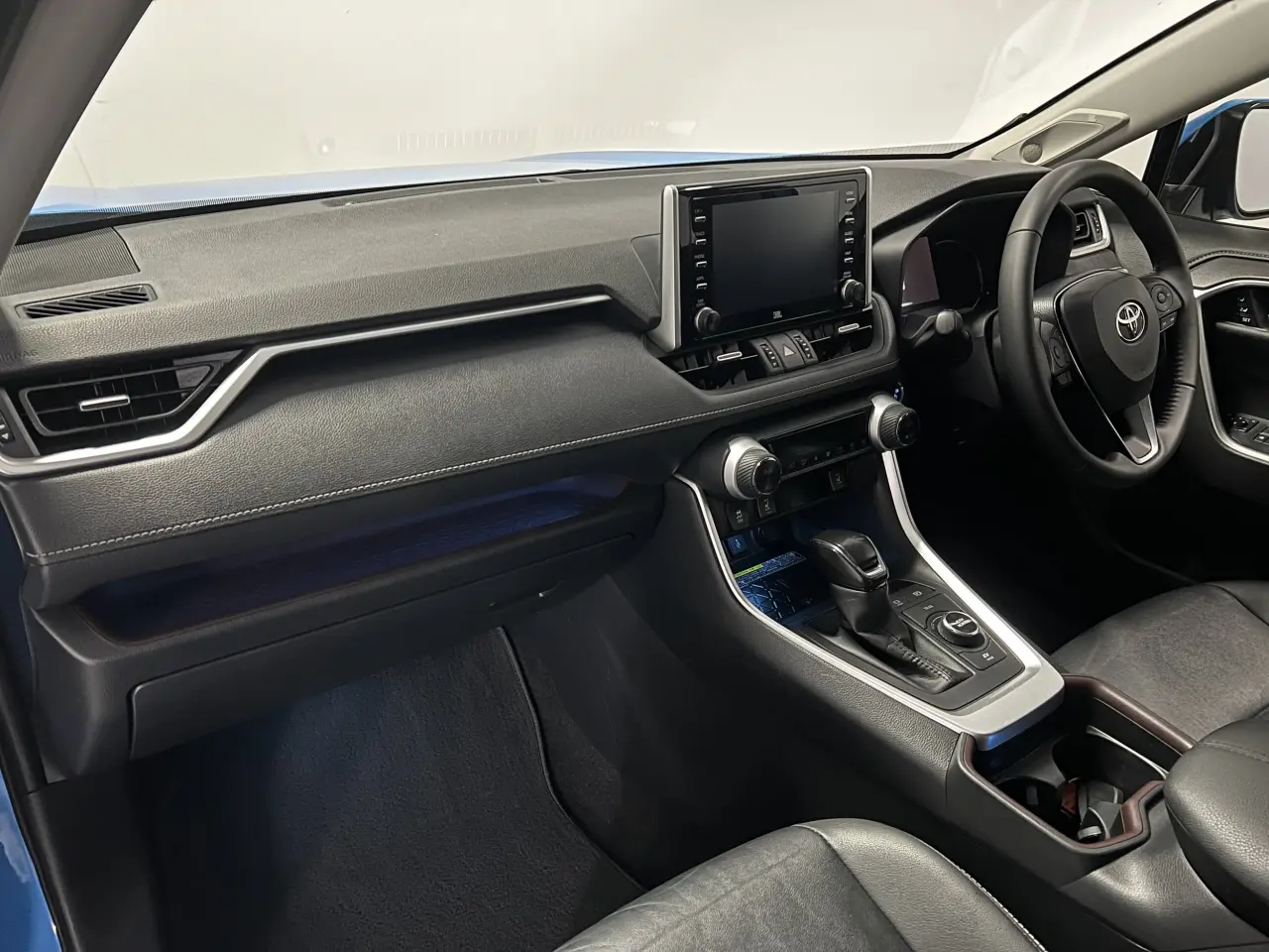 2020 TOYOTA RAV4 HYBRID Gallery Image 15