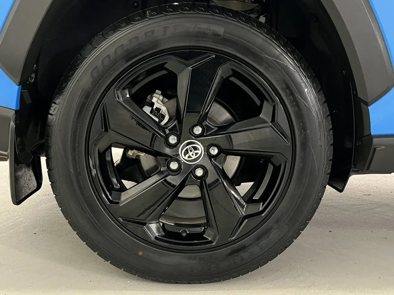 2020 TOYOTA RAV4 HYBRID Gallery Image 5