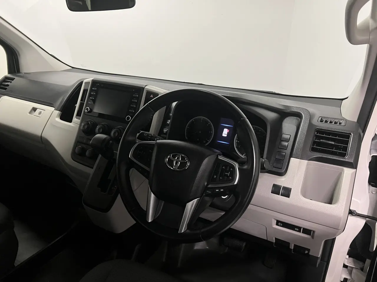2019 TOYOTA HIACE Gallery Image 10