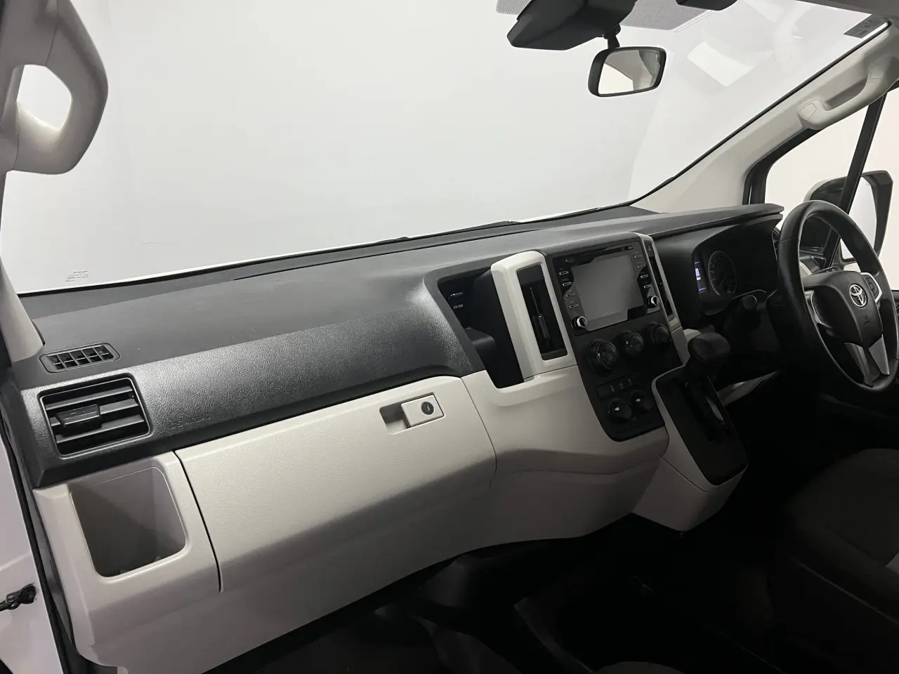 2019 TOYOTA HIACE Gallery Image 14