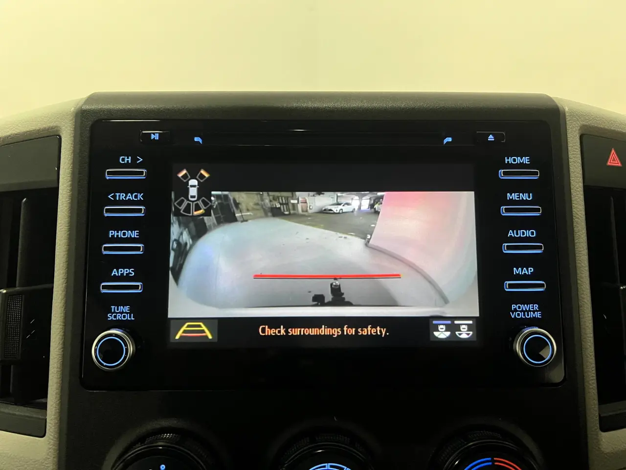 2019 TOYOTA HIACE Gallery Image 18