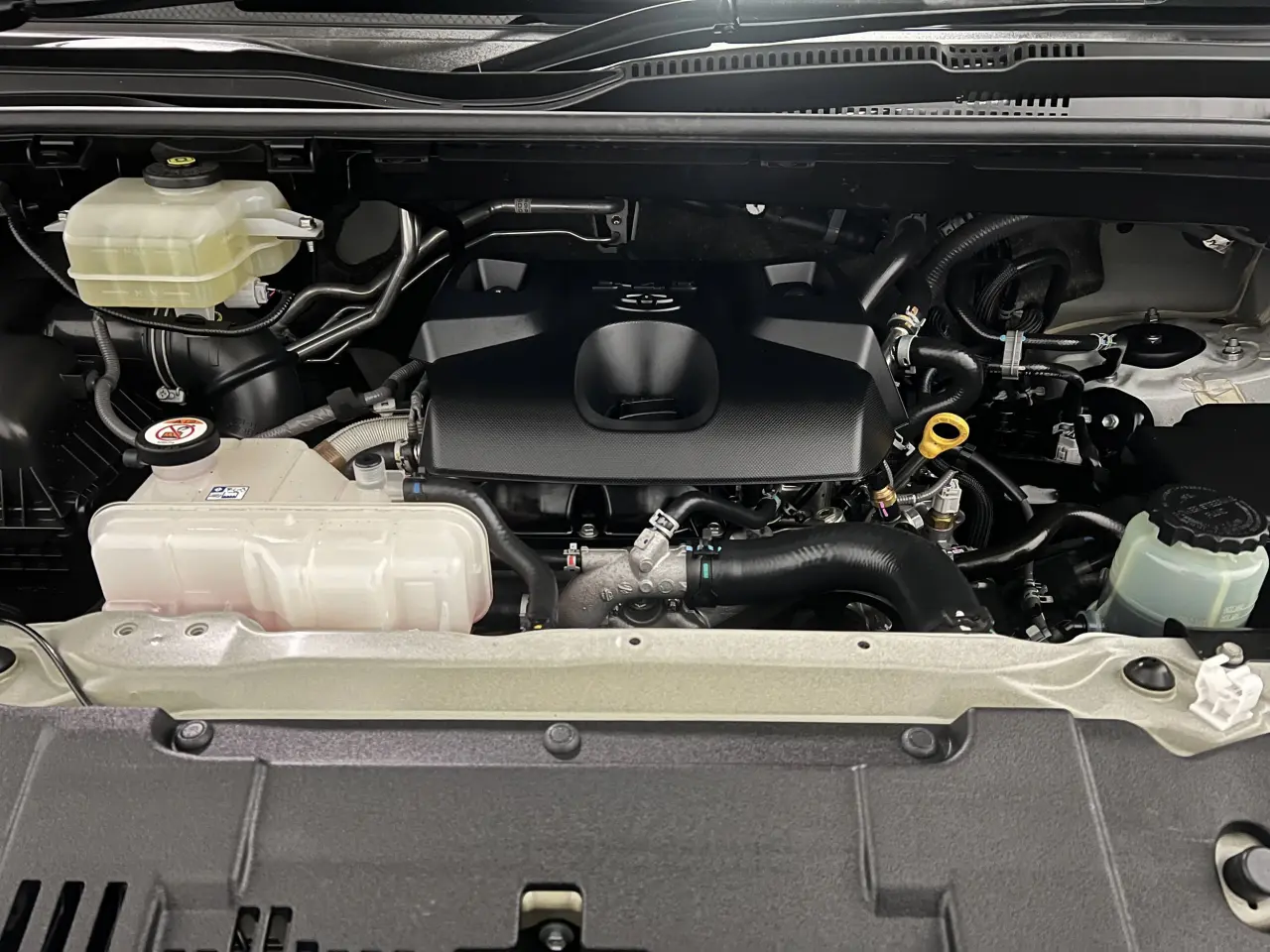 2019 TOYOTA HIACE Gallery Image 20