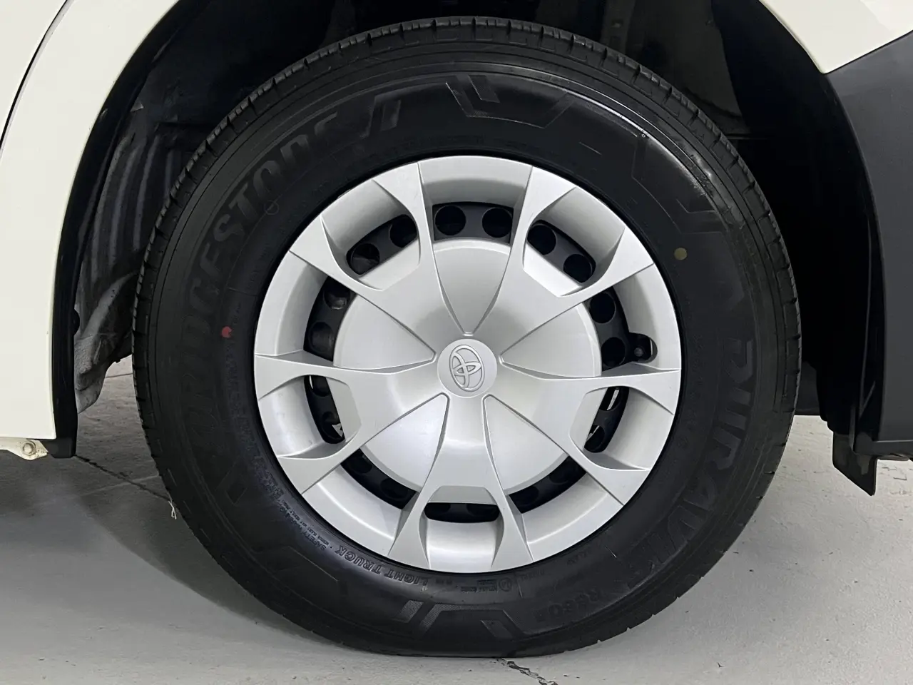 2019 TOYOTA HIACE Gallery Image 5