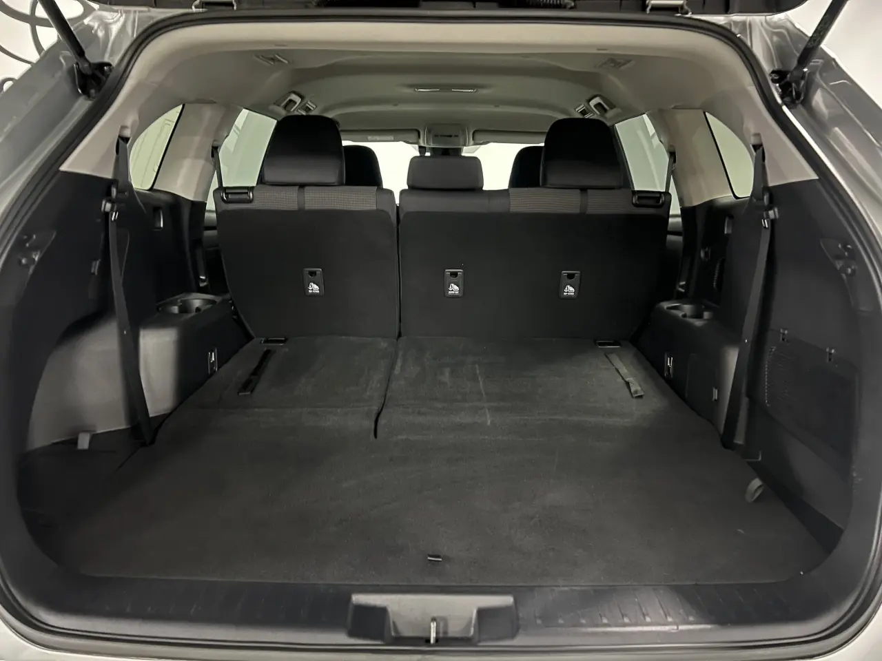2021 TOYOTA KLUGER HYBRID Gallery Image 12
