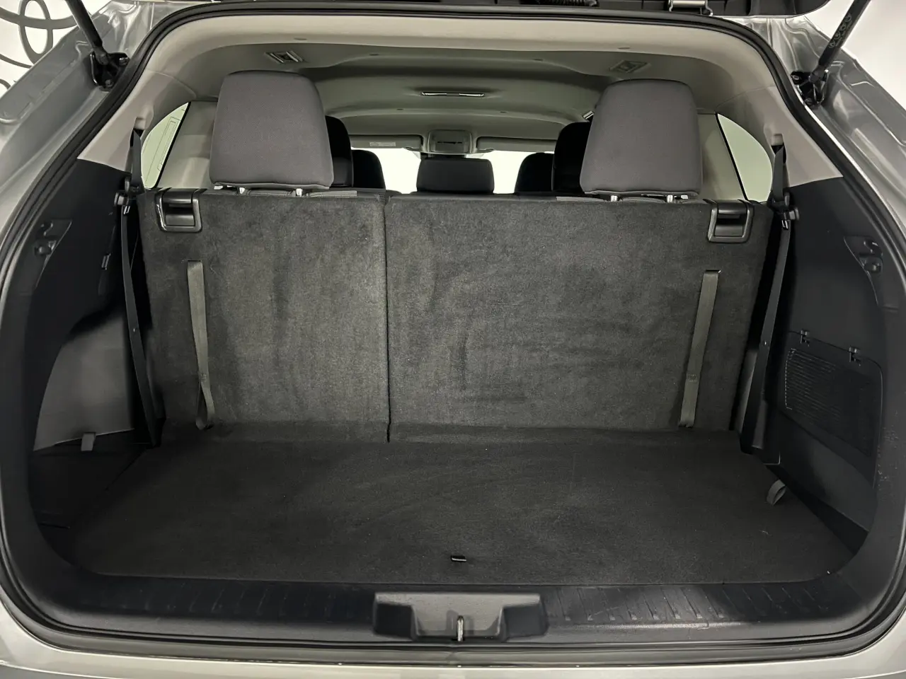 2021 TOYOTA KLUGER HYBRID Gallery Image 13