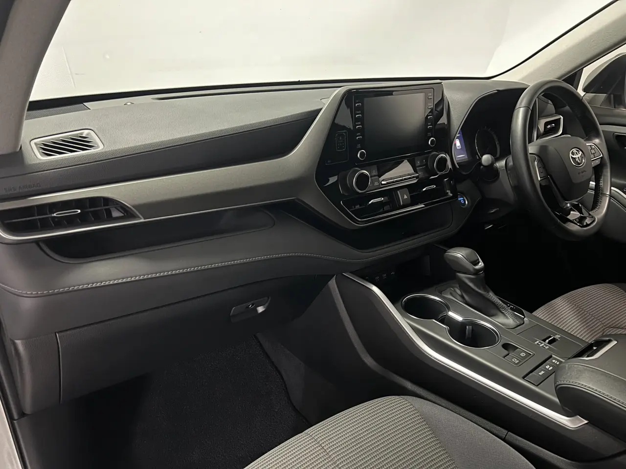 2021 TOYOTA KLUGER HYBRID Gallery Image 15