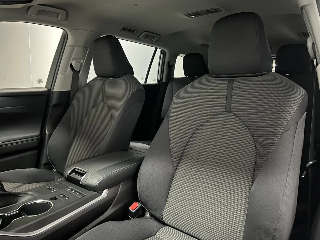 2021 TOYOTA KLUGER HYBRID Gallery Image 16