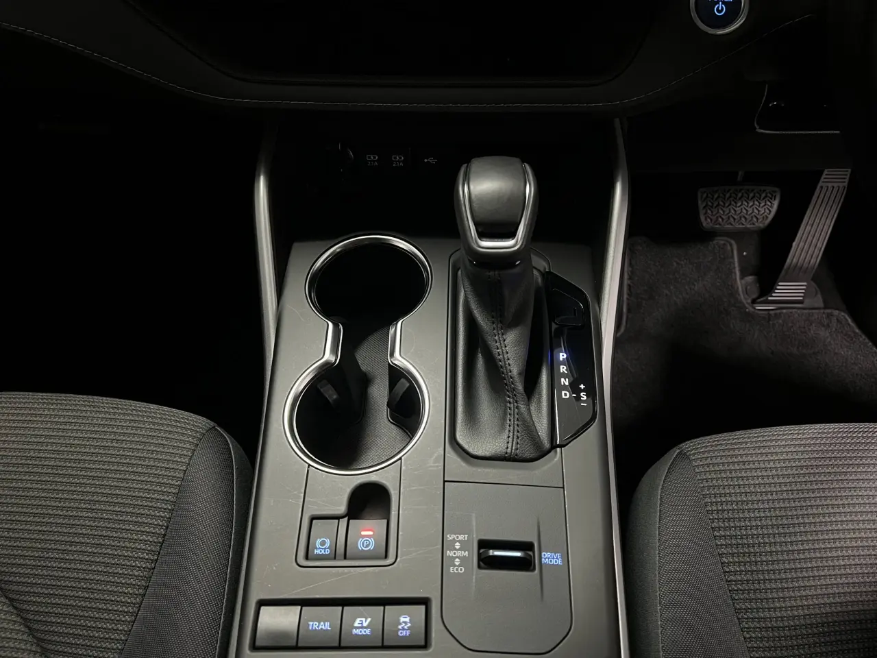 2021 TOYOTA KLUGER HYBRID Gallery Image 20